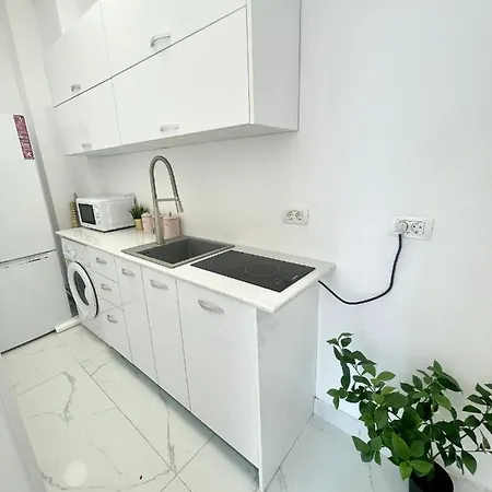 Cozy Central Studio Near Park Bucharest Exterior photo