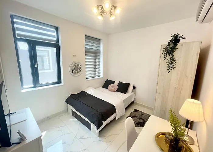 Cozy Central Studio Near Park