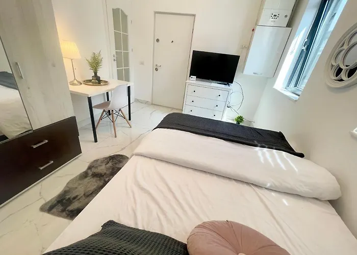 Cozy Central Studio Near Park